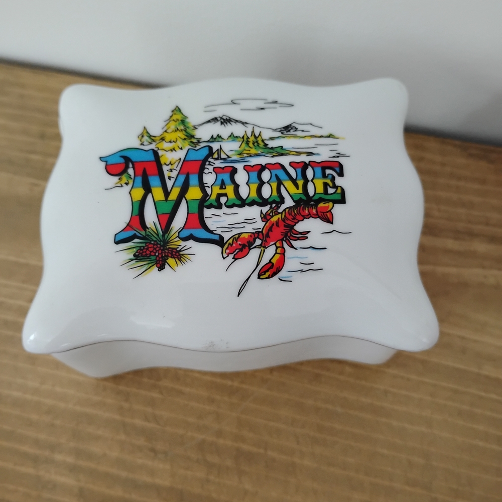 Colorful Maine Souvenir Trinket Box, Maine Jewelry Box, Lobster Dish